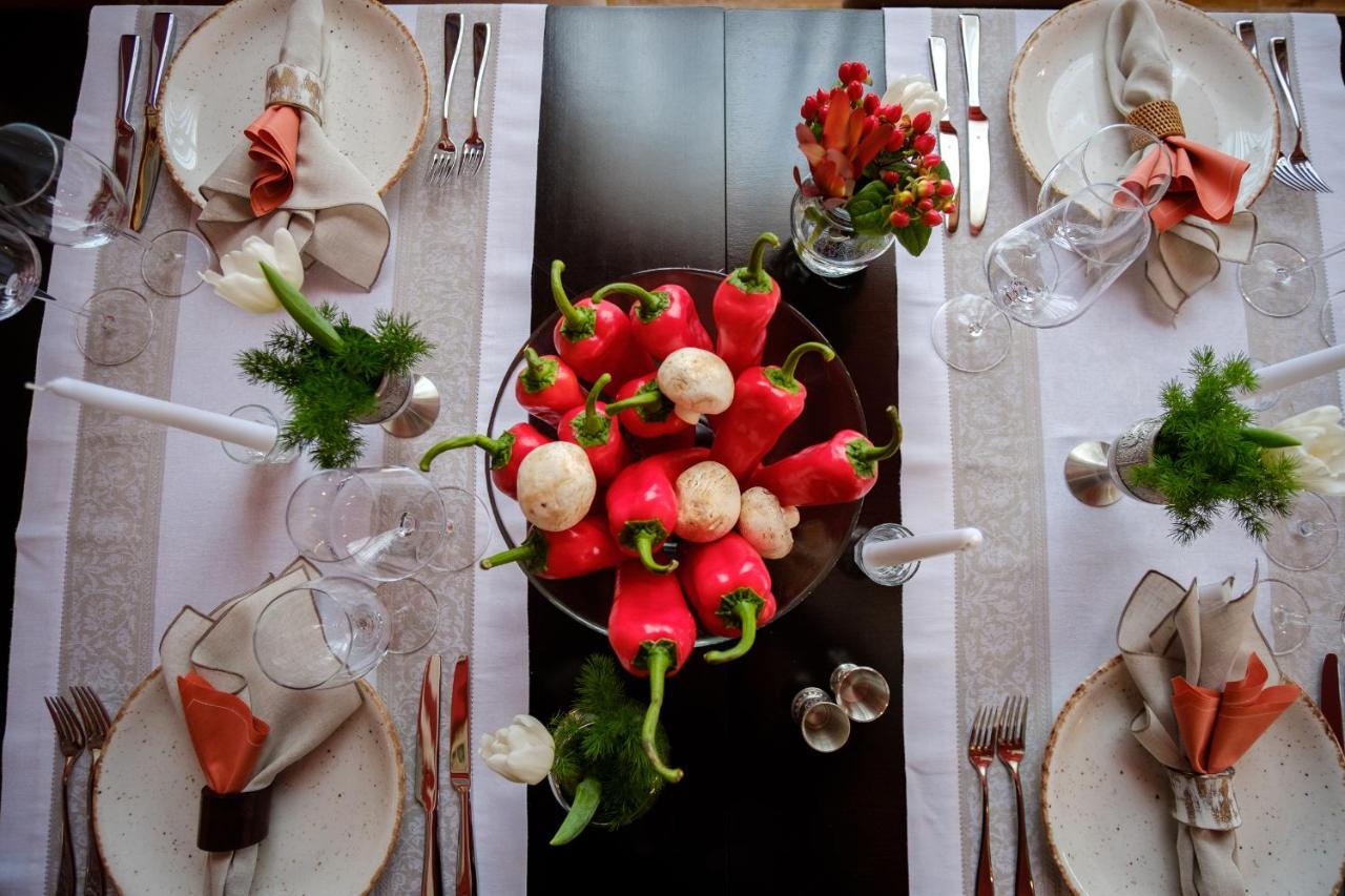 Country Spa Retreat スナゴヴ エクステリア 写真 A table set for a dinner party