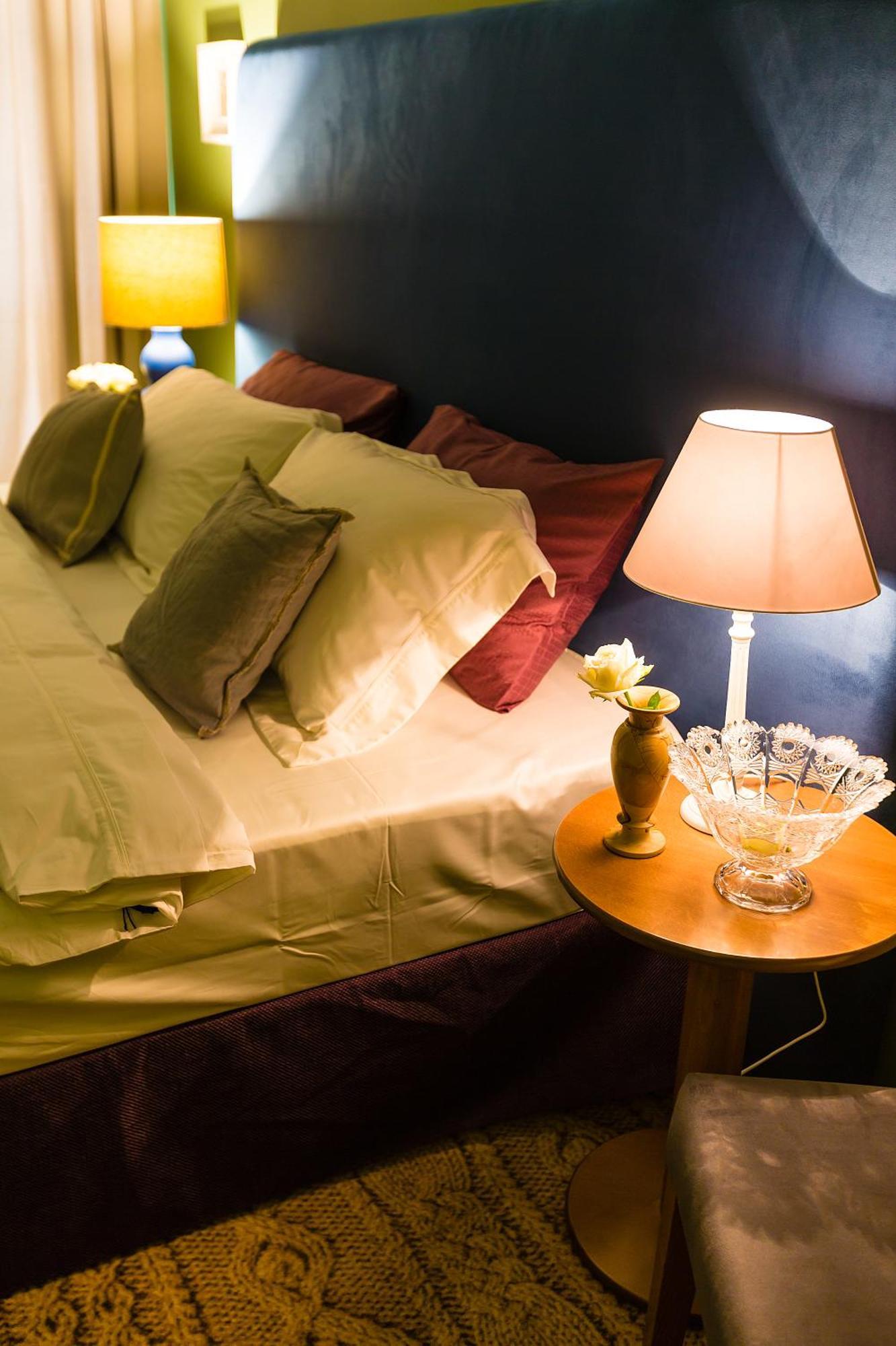 Country Spa Retreat スナゴヴ エクステリア 写真 A bed with cushions