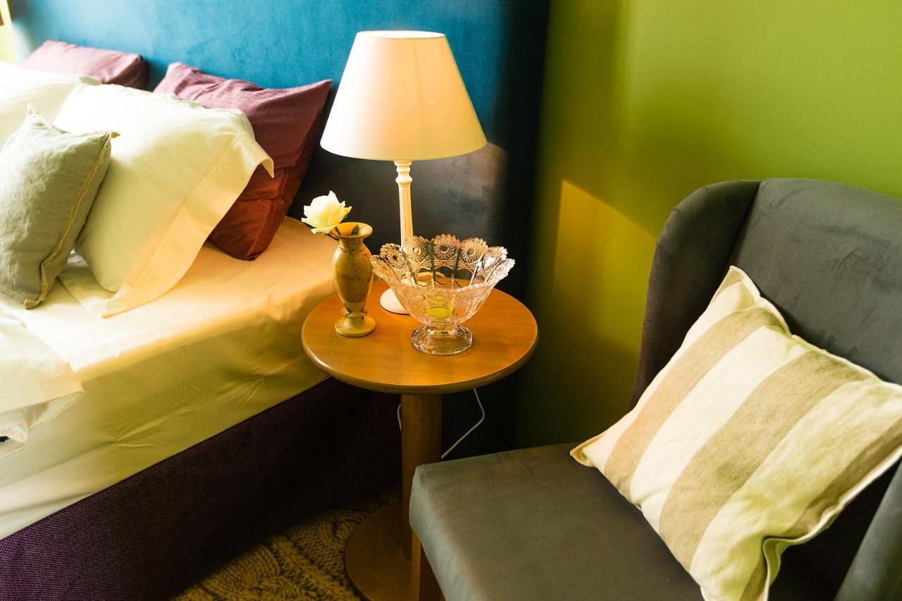 Country Spa Retreat スナゴヴ エクステリア 写真 A lampshade